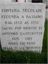 Cippo in ricordo delle vicissitudini della fontana